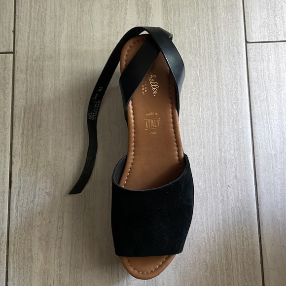 Seychelles Platform Sandals - Picture 2 of 3